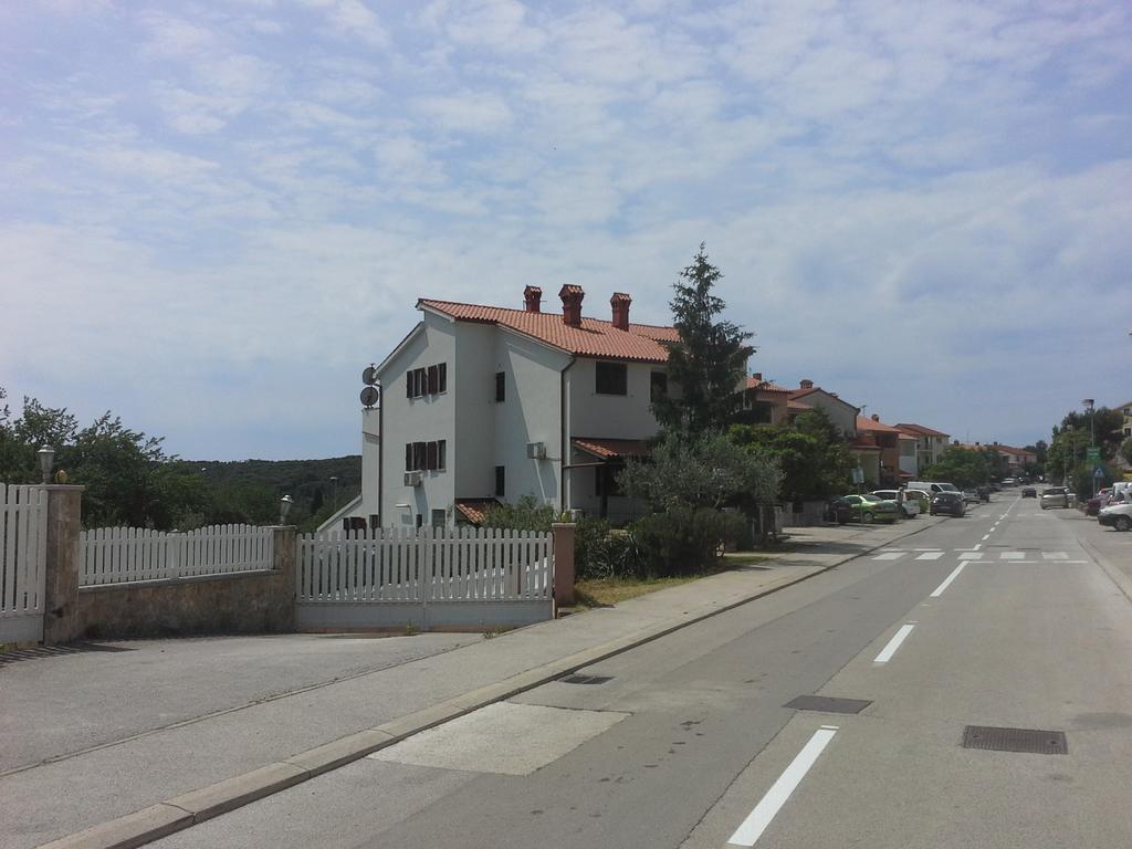 Apartments Liliana Pula Exteriör bild